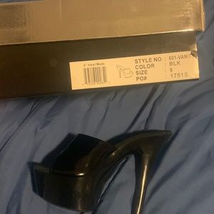 Brand knew heels never worn.